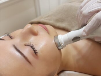 リリーベル 新宿歌舞伎町(Lily Belle)の写真/<全室完全個室>毛穴ケア&フェイスラインのケアが同時に出来る【プラズマシャワー】で肌質改善&浮腫みケア♪