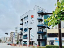 戸塚駅東口徒歩3分以内トツカドビル4階、正面の扉です