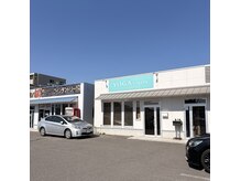 ヨガサロンロコア大在店【ヨガ/ピラティス/ダイエットコース】の雰囲気（ティファニーブルーの看板が目印）