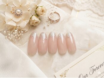 ラジュルネ(nail&eyelash La journee)の写真/甘すぎない大人っぽさが魅力。溶け込むようなラメのグラデーション