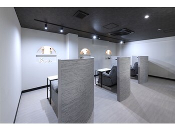 サロンドラリュール(Salon de L'Allure)/各席半個室でプライベート空間