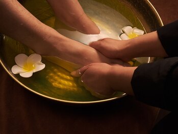 カヌン タイリラクゼーション(KANUN THAI RELAXATION)の写真/立ち仕事・歩き疲れにおすすめ！(足湯付き、45分足つぼ) 足裏からふくらはぎまで丁寧にほぐします