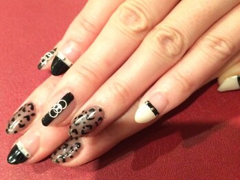 リエル(Riel)/黒×シルバー攻めネイル☆オーダ