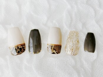 ネイリシャス(NAILICIOUS)/シックなパイソンネイル