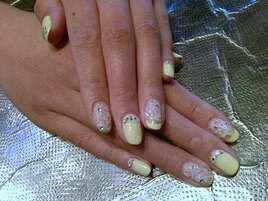 レースみたいな花柄デザイン