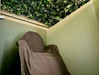 眠れる森のヘッドスパ 千葉店の写真/まるで森に迷い込んだかのような店内で完全個室でリラックス♪日々の喧騒から離れてヘッドスパを堪能。