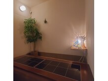 サロンド 美意(salondeB)の雰囲気（温かい陶板浴(お洋服のまま横になって体を芯から温めます)）