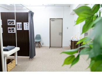 ナオル整体 福岡天神院(NAORU整体)/【福岡天神院】解放感溢れる店内