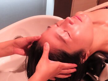 ジジ(jiji)の写真/【ウェットヘッドスパ専門店】上質な寛ぎ空間で自律神経を整える◇睡眠の質向上/髪質改善/首肩こりにも◎