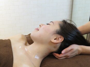 ナチュラルプラス整体クリニックの写真/【35歳以上限定】エイジングケアの要諦はたるみ改善にあり！頭皮から首肩鎖骨までスッキリ整えリフトアップ