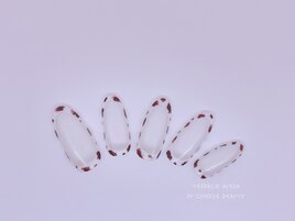 流行りのアニマル囲みネイル