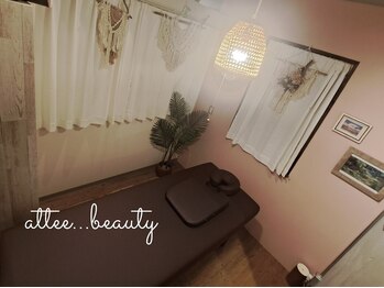 アットティービューティー 金沢文庫店(at tee...beauty)の写真/美容室に併設された半個室。1席のみの贅沢空間◇全ての施術を1人のスタッフが担当いたします。【金沢文庫】