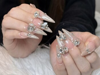 Eli Nails 新宿【エリネイルズ】《長さだし専門店/つけ放題/持ち込み/スカルプ》/マグネット、長さ出し、キラキラ