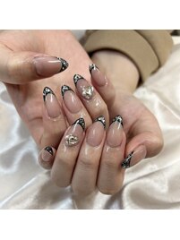 フレンチネイル×ビジュー