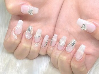 リエル(Riel)/キラキラ乳白色ネイル