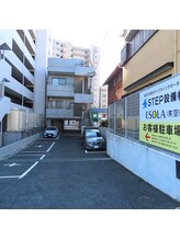 笑空(ESOLA)/駐車場は＋マークの所です。