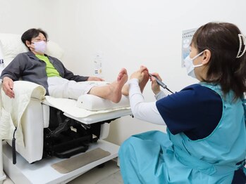 遊歩堂の写真/女性施術者のマンツーマン施術！人目を気にせず相談できる完全個室で安心♪
ドイツ式フットケアで徹底除去