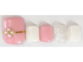 ピンクで可愛いフットネイル！