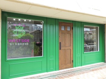 ウエストサイド バイ エスブランド(WESTSIDE BY SBRAND)/緑の壁が目印のお店です☆