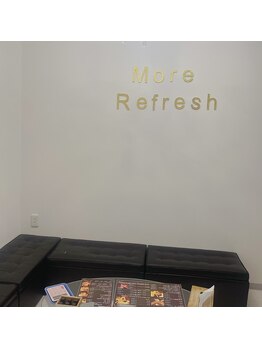 モアリフレッシュ/白とブラウンを基調とした清潔感