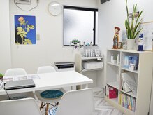 ニキビケア 毛穴研究所 立川店/広々とした明るい雰囲気