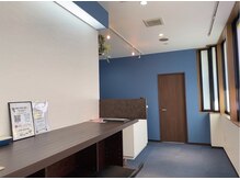 エピラージュ 伊勢崎店/青を基調とした清潔空間