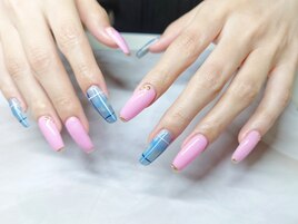 可愛らしいチェックネイル♪