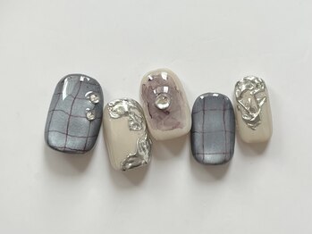 モノトーン×チェックネイル