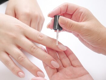 グレースレディの写真/深爪や短い爪でお悩みの方も安心♪深爪矯正による「長さ出し」と「フィルイン」で、美しく自然な仕上がりに
