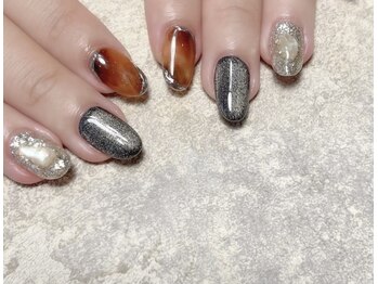 オン(On)/べっこう秋ネイル