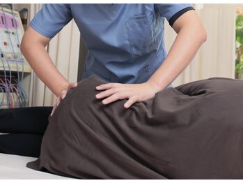 オカモト鍼灸整骨院/骨盤矯正/肩甲骨/猫背&姿勢矯正