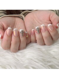 強め可愛いフレンチネイル