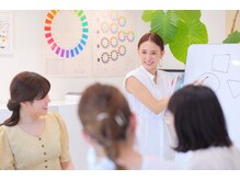 モア(More)の雰囲気（顔タイプなどの講師が在籍！350名以上のコンサルタントを輩出）