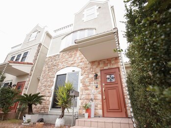 アトリエ ロカヒ(atelier lokahi)/サロン外観【入口】