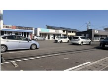 ヨガサロンロコア大在店【ヨガ/ピラティス/ダイエットコース】の雰囲気（店舗前に広い駐車場あり。どこでも停めて大丈夫です）