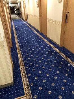 ルナレーナ化粧品 西鉄グランドホテル店/ふかふかの絨毯