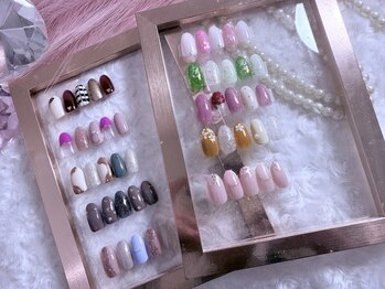 サロン ドゥ プルーム(salon.de.plume.)の写真/SNSで話題の人気デザイン豊富☆トレンドを押さえた定額ネイルで爪先から彩りを♪シンプル～上品ネイルまで