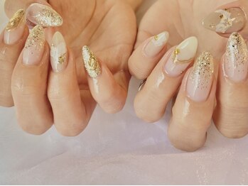 アール(R)の写真/爪の健康を守りながらネイルを楽しむ☆丁寧なケア×高技術で浮きにくく美しい仕上がりが持続します♪