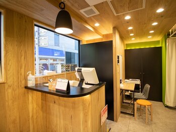 下北沢駅の接骨院 はり灸院/床は柔らかい素材を使用
