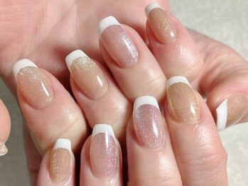 ノエル(Noel)/白フレンチ×マグネットネイル