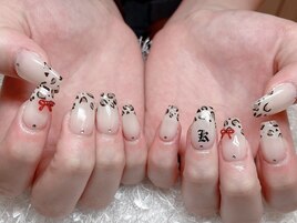 ヒよウ柄フレンチネイル
