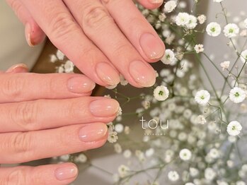 トウ 四条烏丸(tou)/ふんわりチーク×ミラーネイル