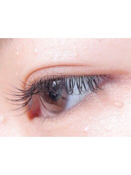 ナチュラル上品な目元にしたい