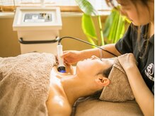 九龍 リラクゼーション 三軒茶屋店/ハイパーナイフでデコルテ