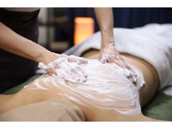 えすて処 灯香/〈背中ケア)