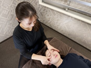 ヴィオーデ 立川店の写真/眼精疲労を放置すると、目の下がりやクマにつながる恐れが？！目と首の深圧マッサージで視界が開けます！
