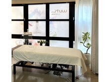 ウィッシュプロサロンケー(Wishpro salon K)の雰囲気（遮光対策済みの明るい店内でお肌の変化も実感しやすい！）