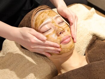 ル ポム バイ ティアム 神戸元町(Le pom by TIAM)の写真/元町駅3分◇話題の耳つぼジュエリーを新導入！よもぎ蒸し/アロマリンパ/小顔矯正/毛穴肌質改善サロン☆