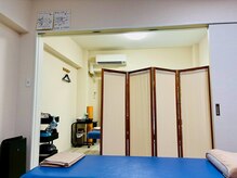 みらいストレッチ 横浜元町本店の雰囲気（ペアでなければ、基本的に衝立を置きますのでご安心ください♪）