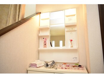 エステティックサロン ヨウコ/ドレッサー/ドライヤー有り